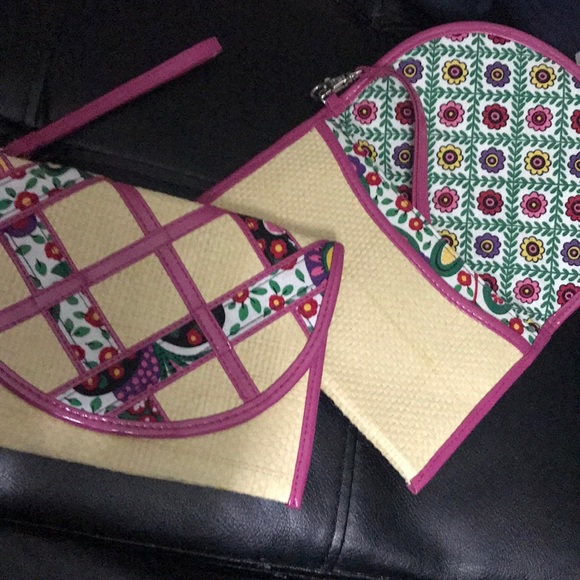 NWOT🚦see/read 🚦 only left -VERA BRADLEY WRISTLET - Picture 1 of 4
